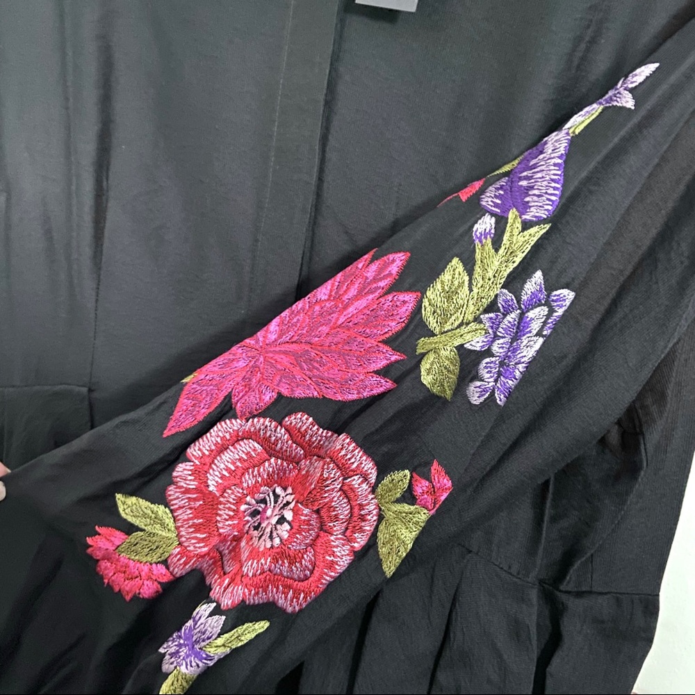 Josie Natori Embroidered Floral Tunic Top - Picture 8 of 9